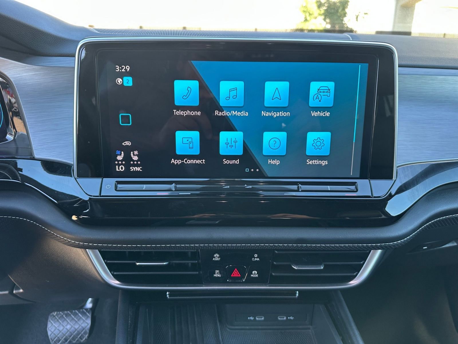 Used 2025 Volkswagen Atlas Cross Sport SE image 21