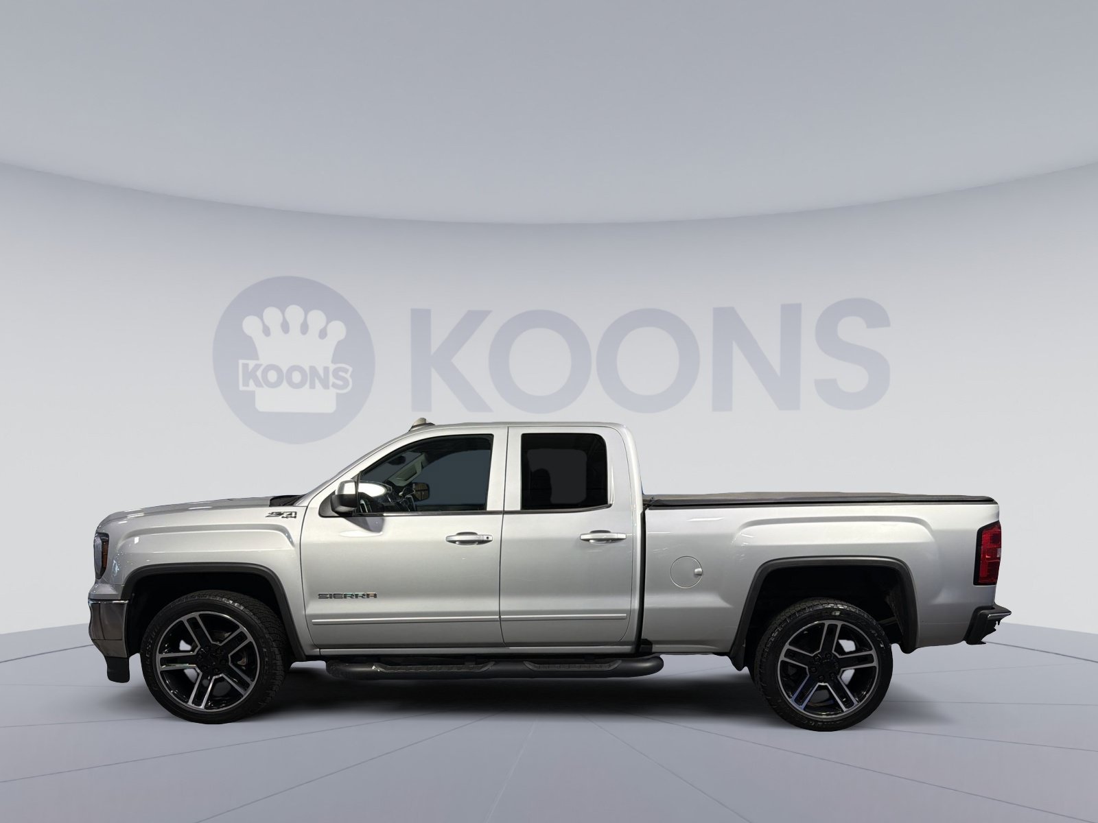 Used 2018 GMC Sierra 1500 SLE w/ Black Pack AWD/4WD image 2