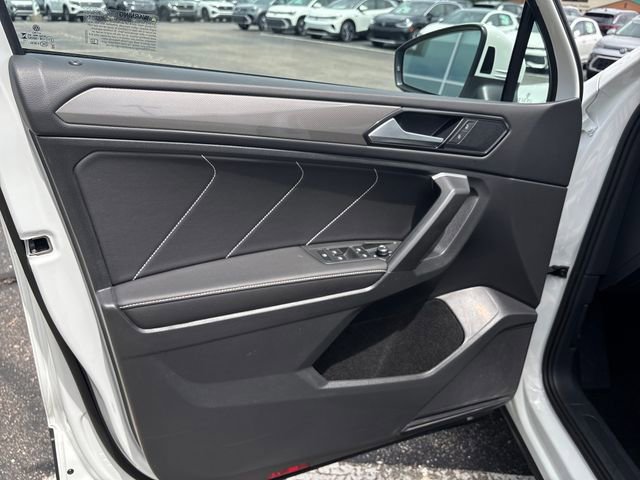 Certified 2023 Volkswagen Tiguan SE w/ Panoramic Sunroof Package FWD image 10