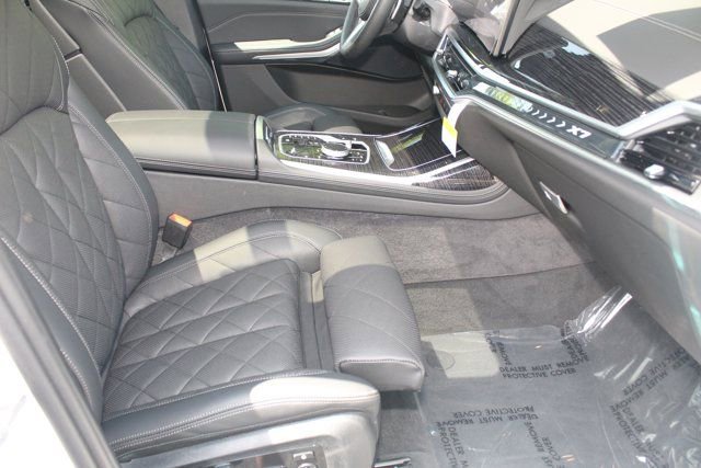 Used 2025 BMW X7 xDrive40i w/ M Sport Package image 29