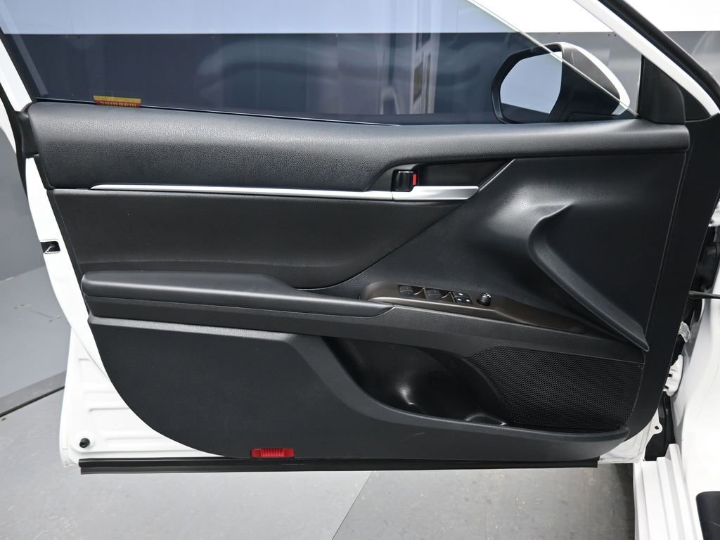 Used 2023 Toyota Camry SE image 9