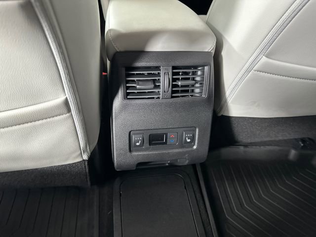 Used 2025 Mitsubishi Outlander 4WD Plug-In Hybrid image 18