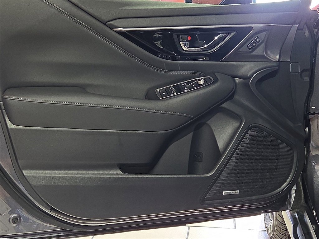 Used 2025 Subaru Outback Limited image 21