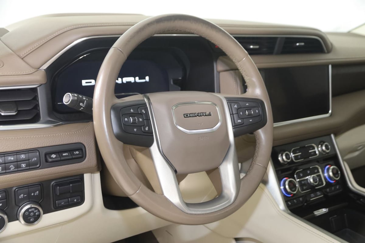 Used 2022 GMC Yukon Denali w/ Denali Premium Package image 6