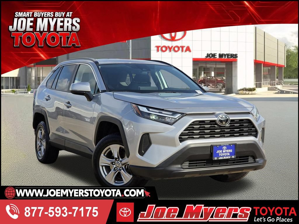 Used 2025 Toyota RAV4 XLE FWD image 1