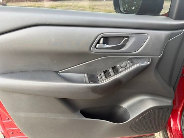Used 2026 Nissan Rogue S FWD image 27