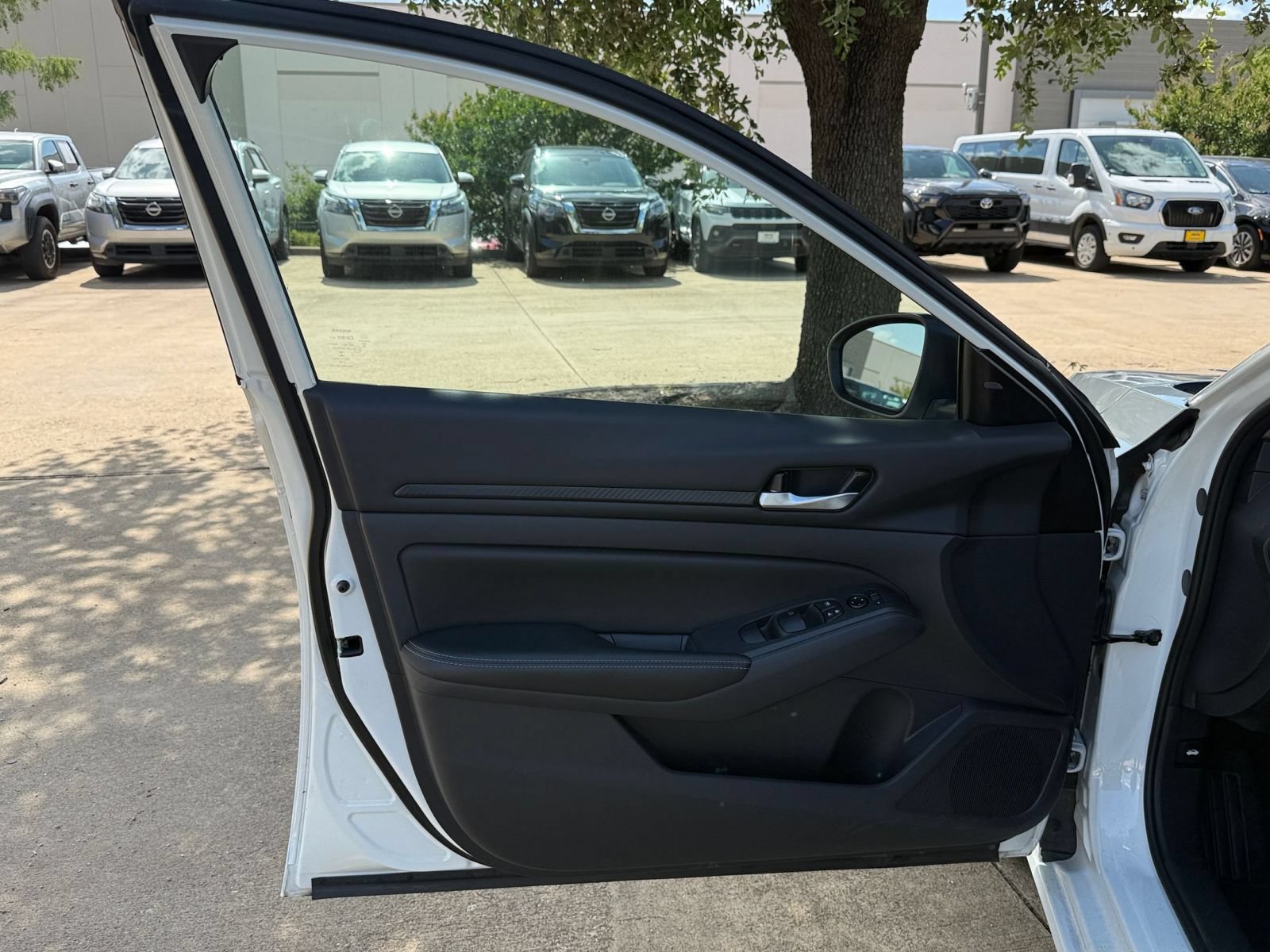Used 2025 Nissan Altima 2.5 SV FWD image 18