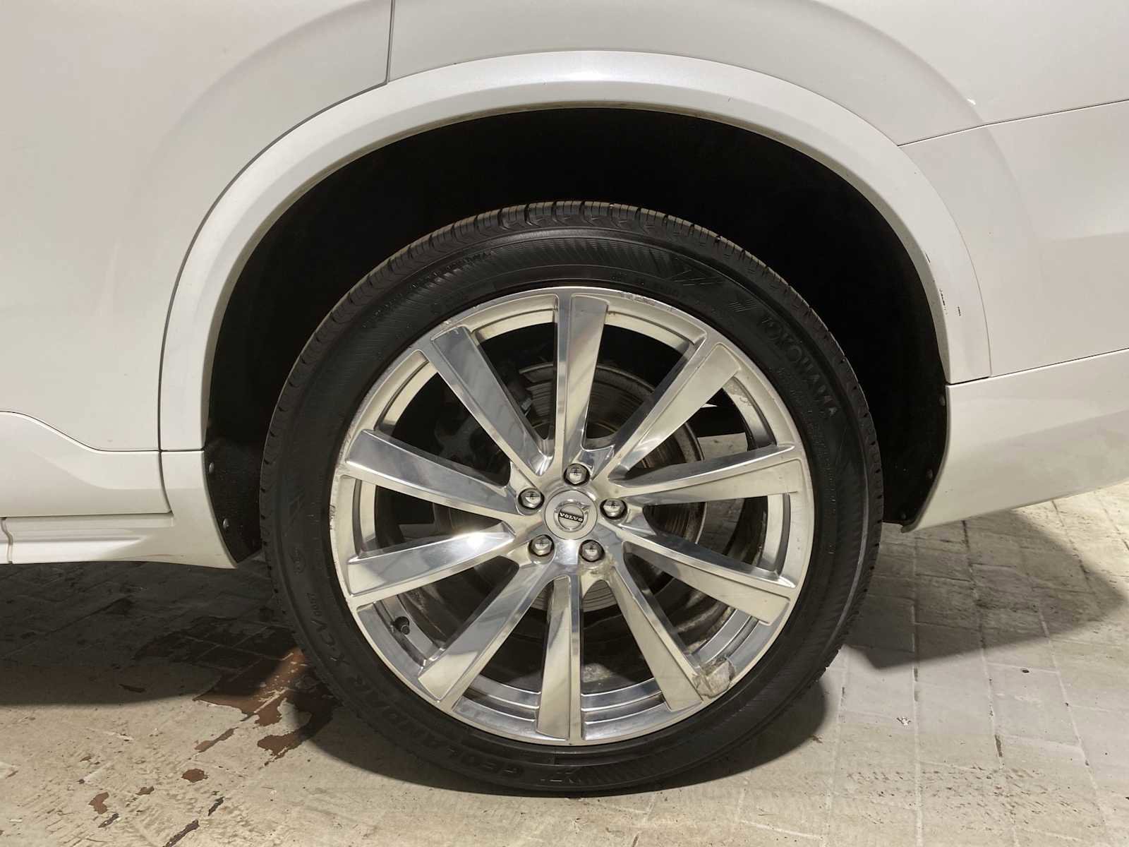 Used 2017 Volvo XC90 T6 Momentum w/ Vision Package image 8