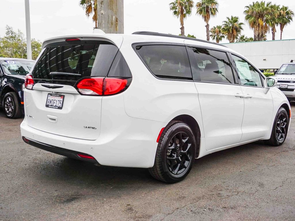 Used 2018 Chrysler Pacifica Limited FWD image 6