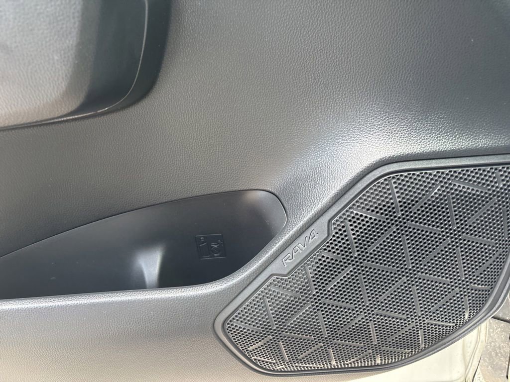 Used 2019 Toyota RAV4 Limited AWD/4WD image 13