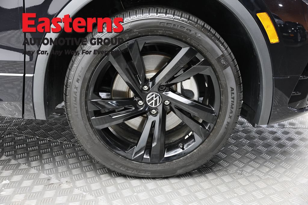 Used 2024 Volkswagen Tiguan SE R-Line AWD/4WD image 30