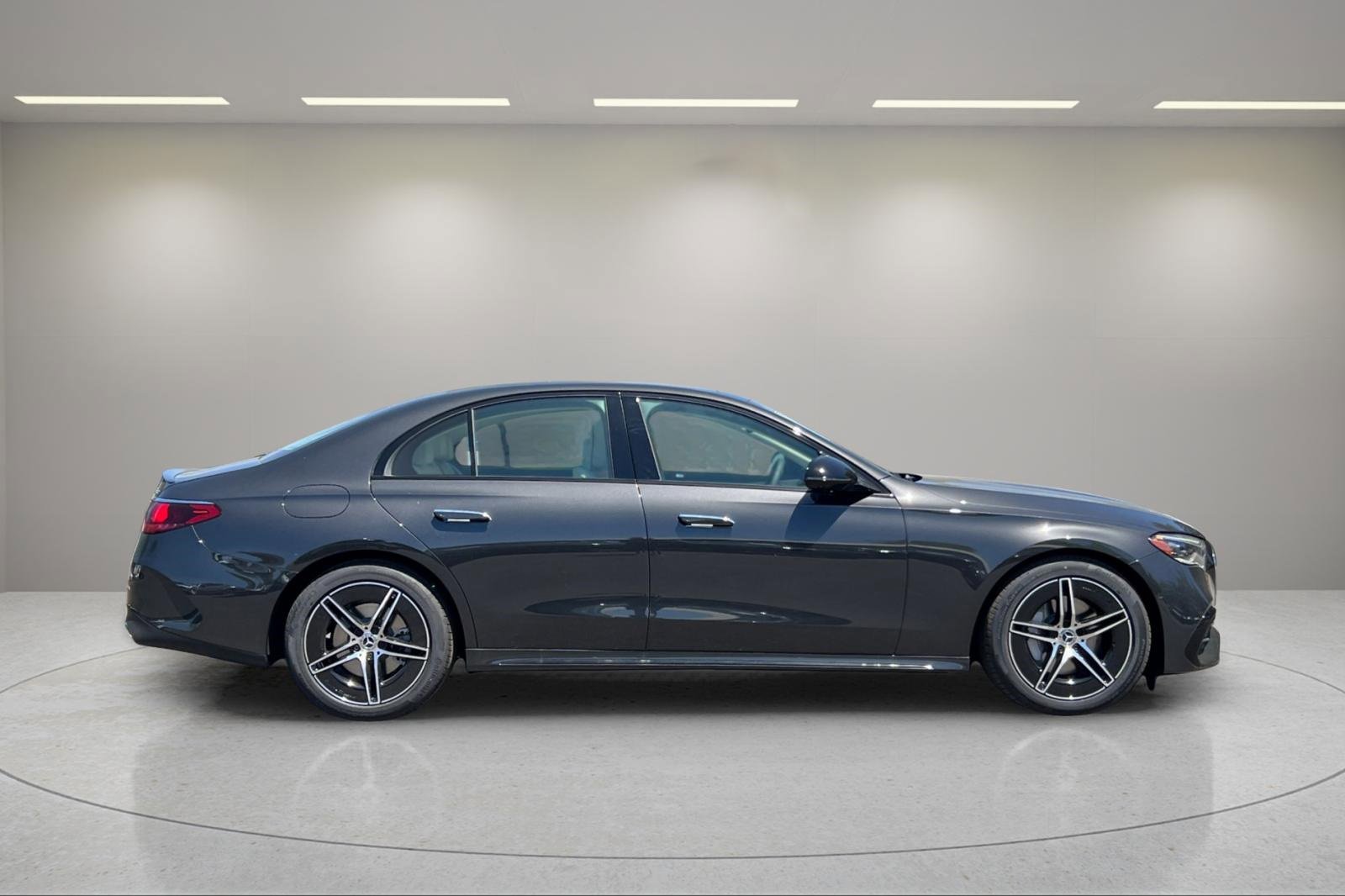 New 2025 Mercedes-Benz E 350 4MATIC Sedan image 3