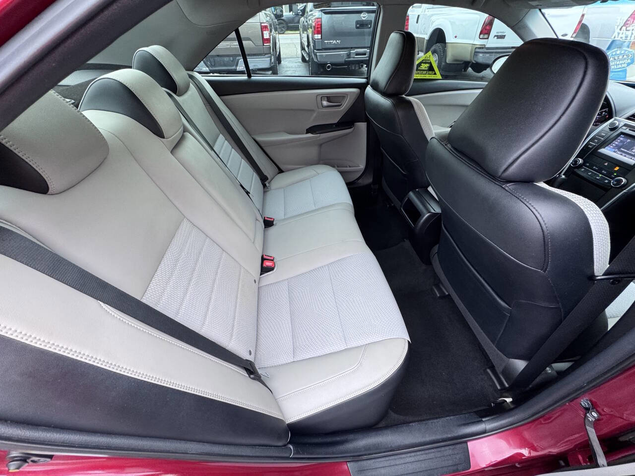 Used 2017 Toyota Camry SE image 31