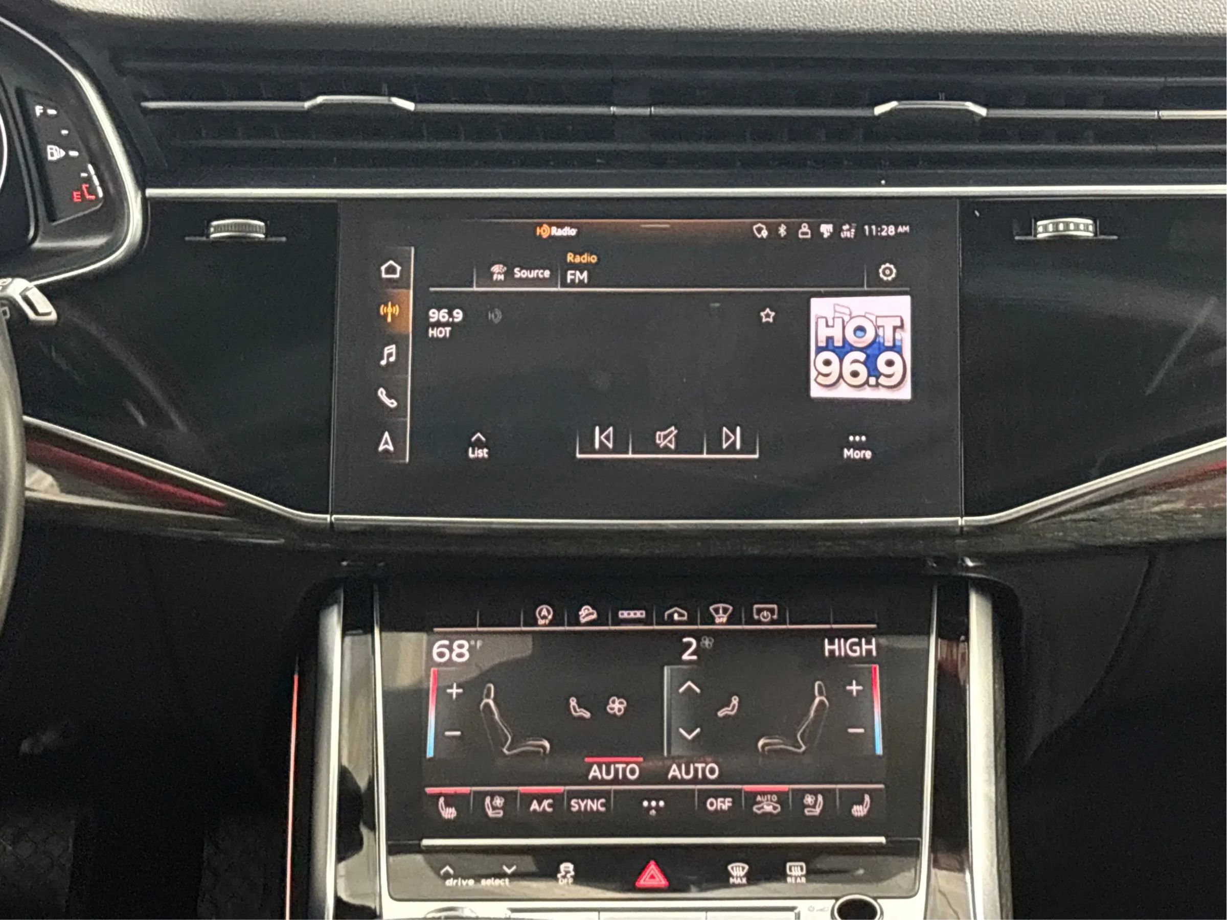 Used 2021 Audi Q7 3.0T Prestige w/ Prestige Package AWD/4WD image 19