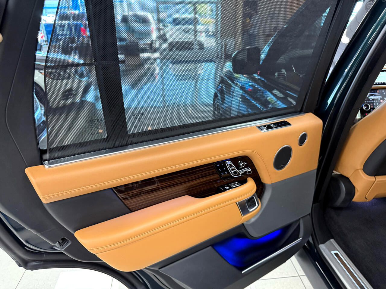 Used 2019 Land Rover Range Rover Long Wheelbase Autobiography image 11