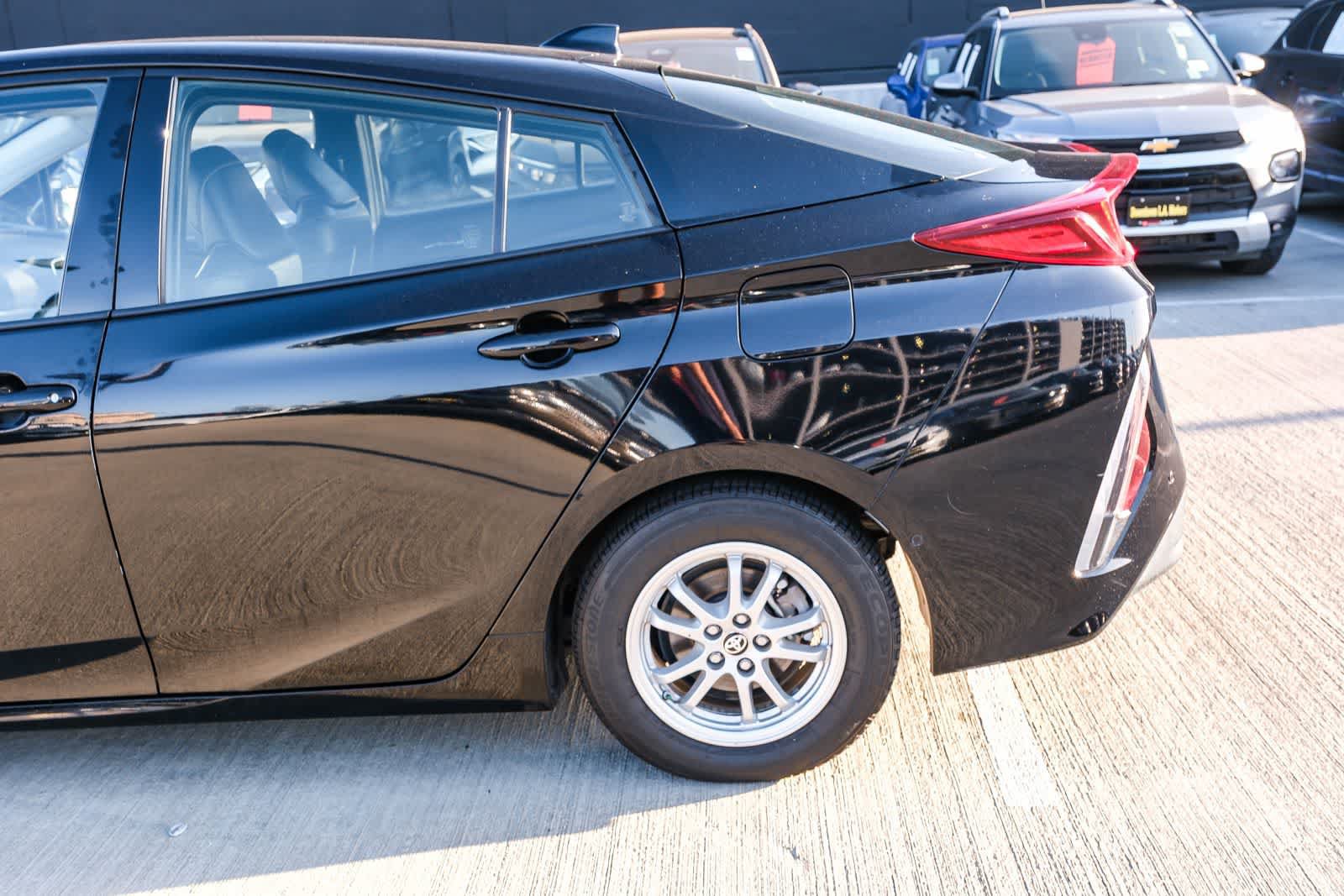 Certified 2020 Toyota Prius Prime Limited w/ Carpet Mat Package FWD image 8