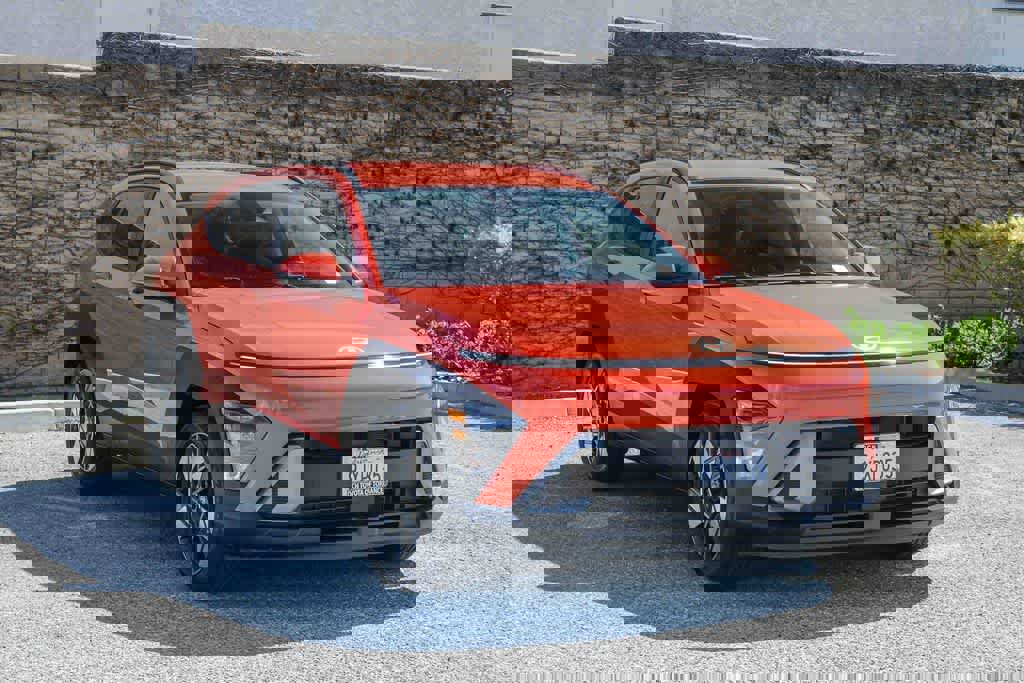 Used 2024 Hyundai Kona SEL image 3