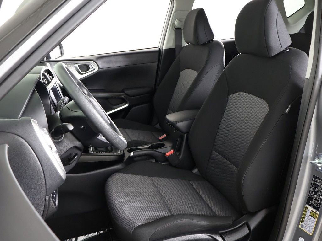 Used 2025 Kia Soul LX w/ LX Technology Package FWD image 29