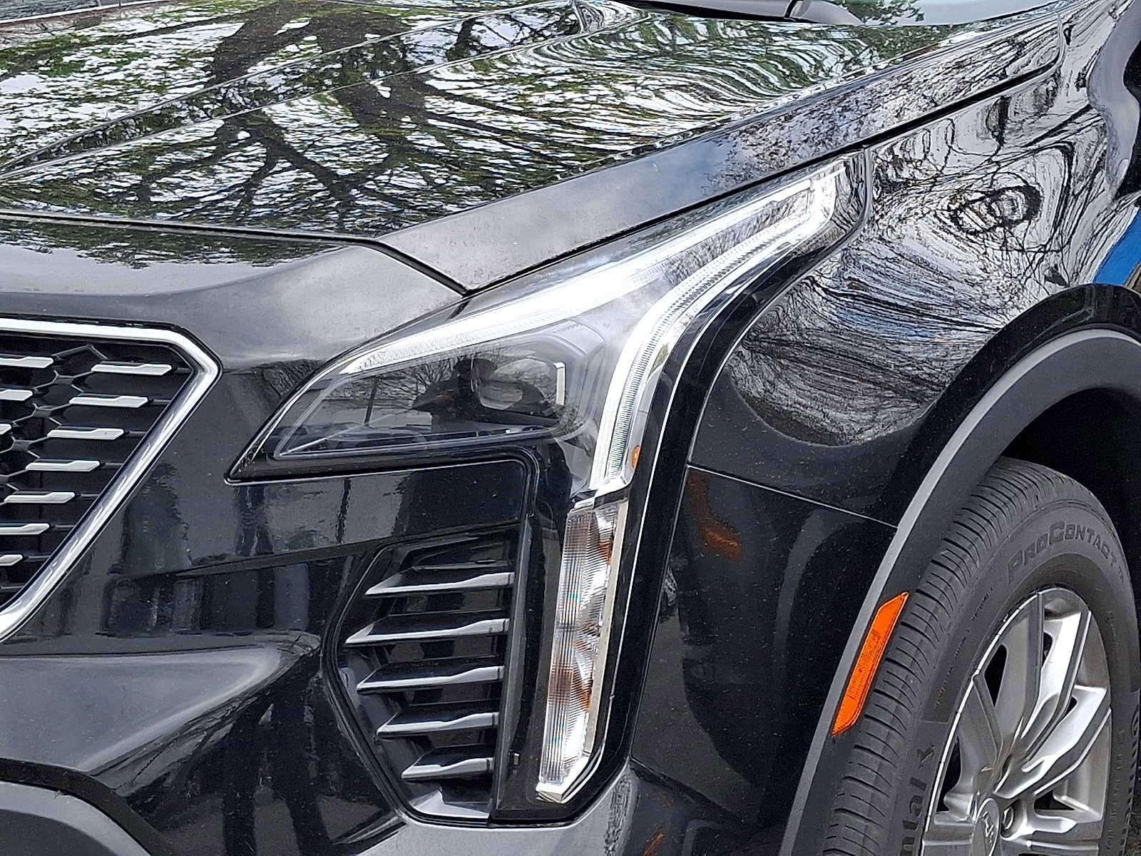 Used 2023 Cadillac XT4 Premium Luxury w/ Cold Weather Package AWD/4WD image 4