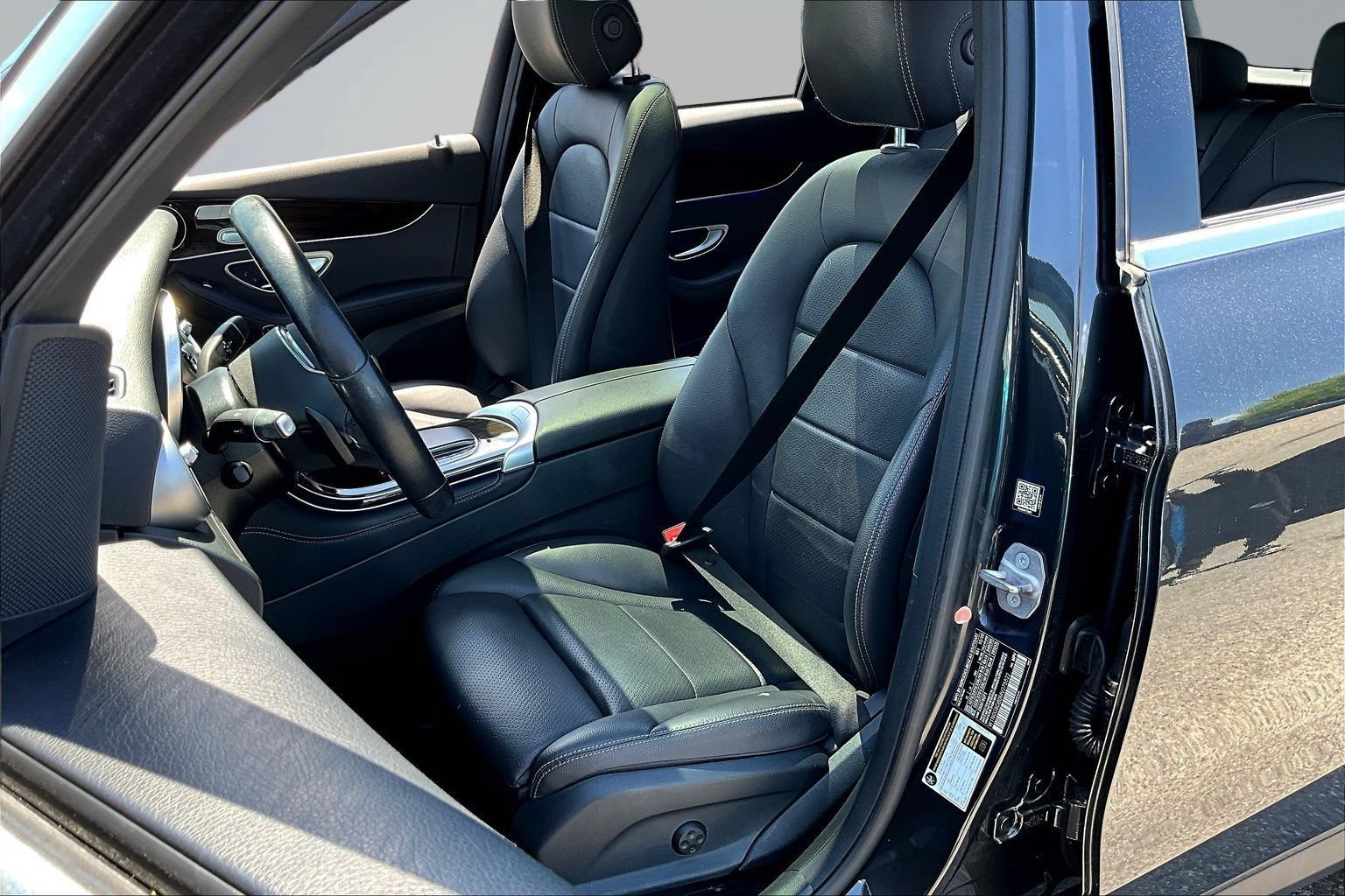 Used 2021 Mercedes-Benz GLC 300 w/ Premium Package image 24