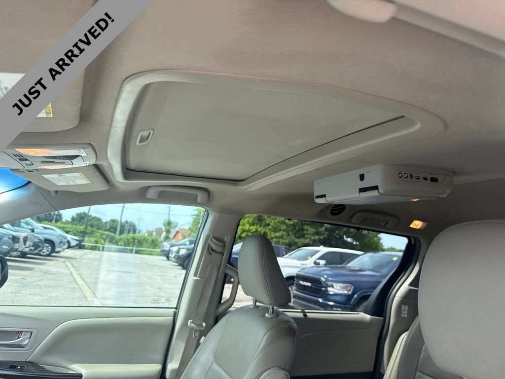 Used 2015 Toyota Sienna XLE w/ XLE Navigation Package FWD image 13