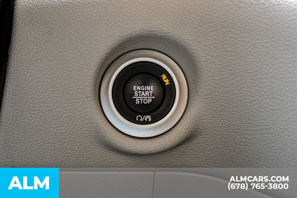 Used 2023 Chrysler Pacifica Touring-L FWD image 28