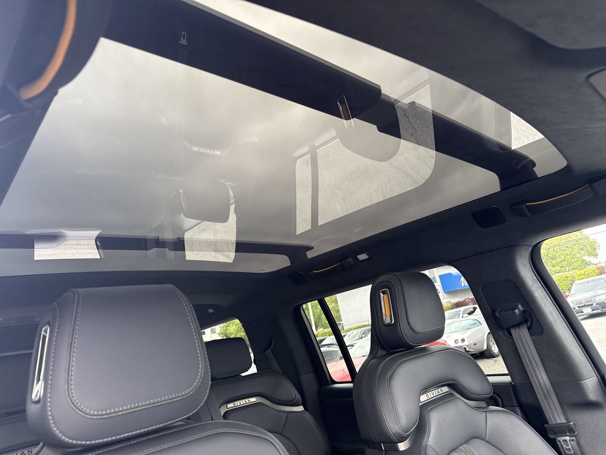 Used 2022 Rivian R1S Launch Edition Quad AWD/4WD image 22