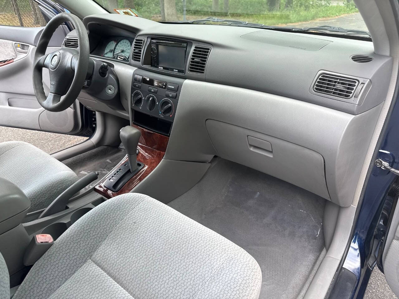 Used 2004 Toyota Corolla LE FWD image 19