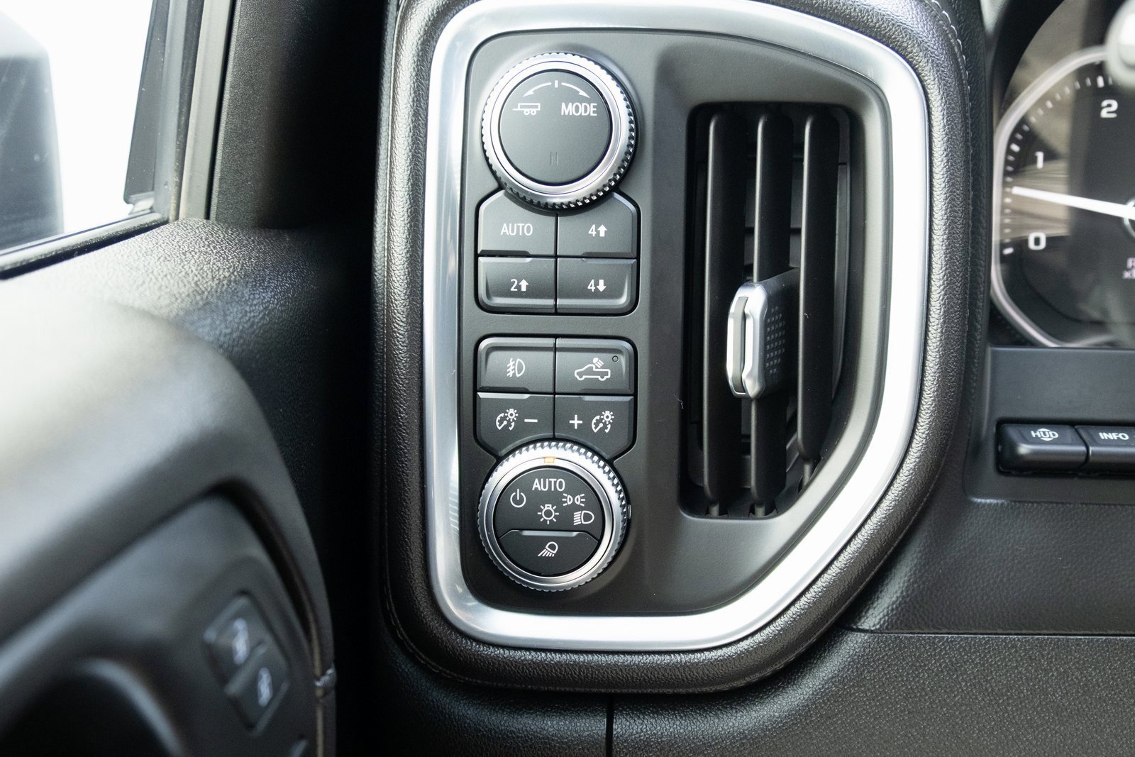 Used 2021 GMC Sierra 3500 Denali w/ Denali Black Diamond Edition image 11