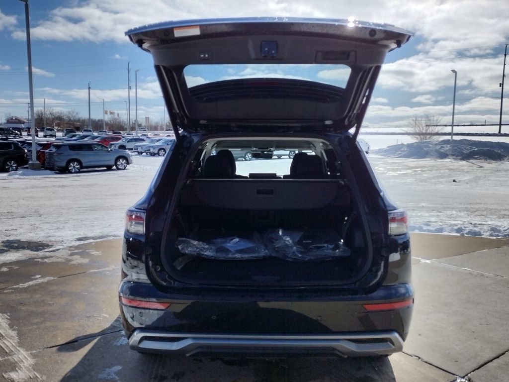 New 2026 Mitsubishi Outlander SE image 14