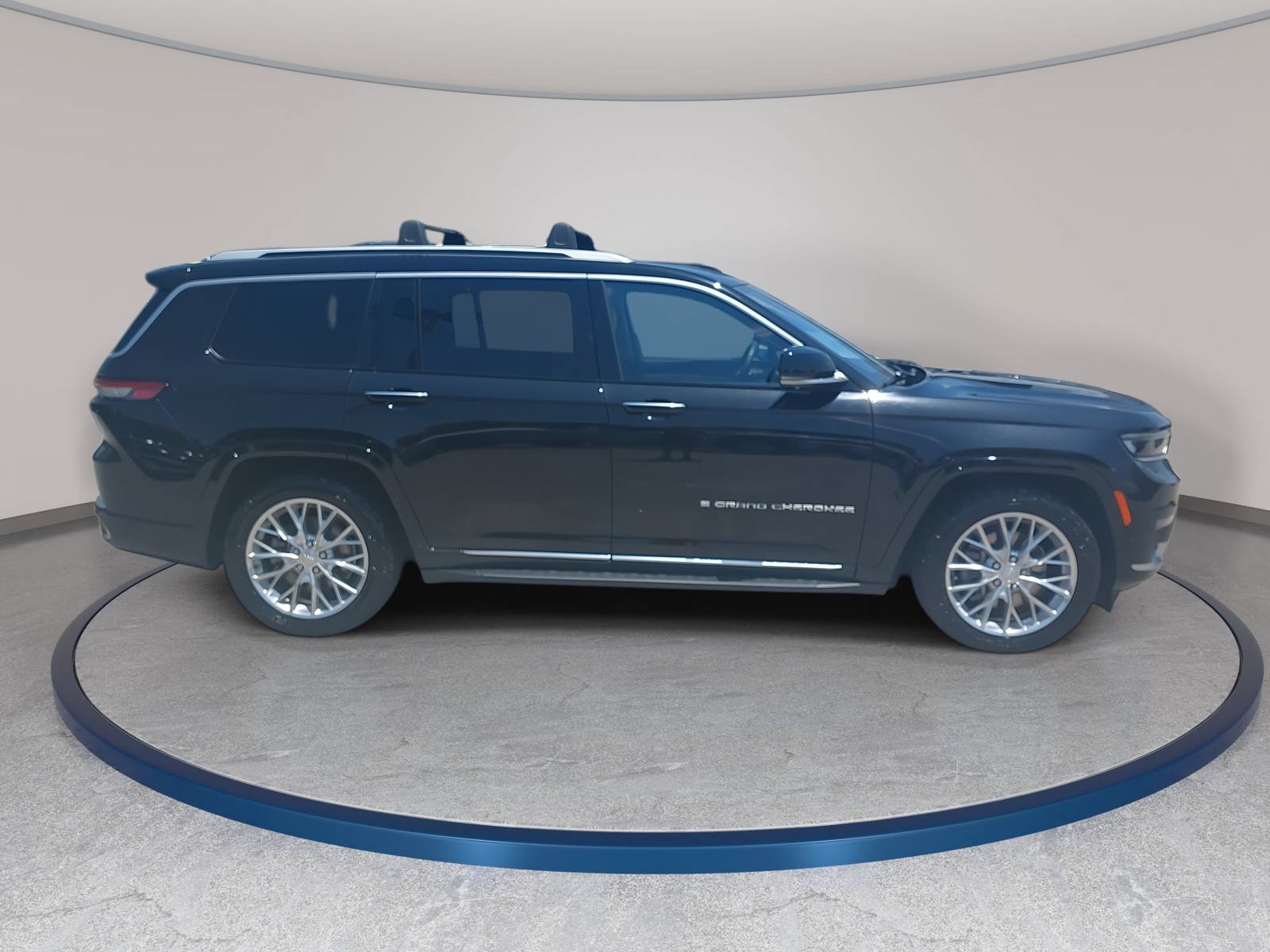 Used 2021 Jeep Grand Cherokee L Summit w/ Advanced Protech Group IV AWD/4WD image 4