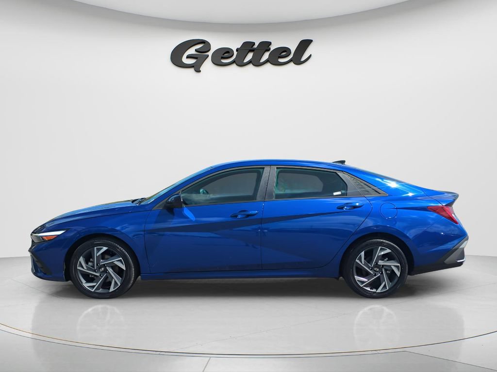 Certified 2025 Hyundai Elantra SEL FWD image 8