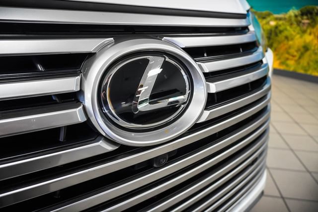 Used 2024 Lexus LX 600 4WD w/ Luxury Package image 28