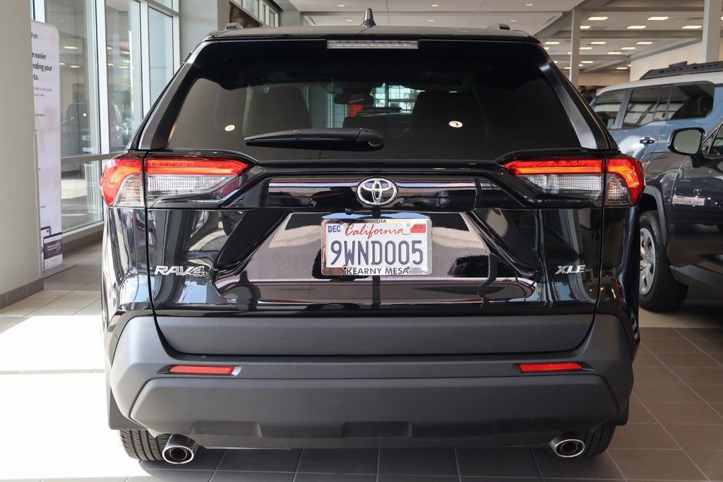 Used 2025 Toyota RAV4 XLE w/ Convenience Package FWD image 5