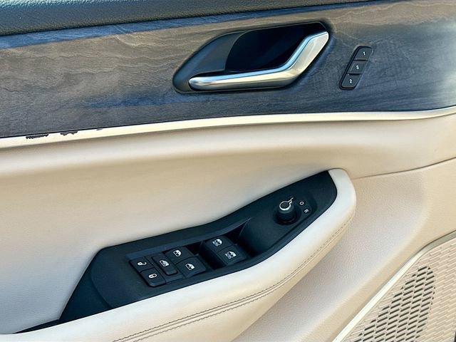 Used 2025 Jeep Grand Cherokee Limited w/ MOPAR Finishing Package AWD/4WD image 18