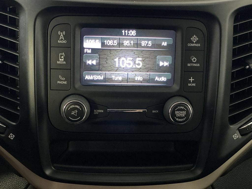 Used 2017 Jeep Cherokee Sport FWD image 18