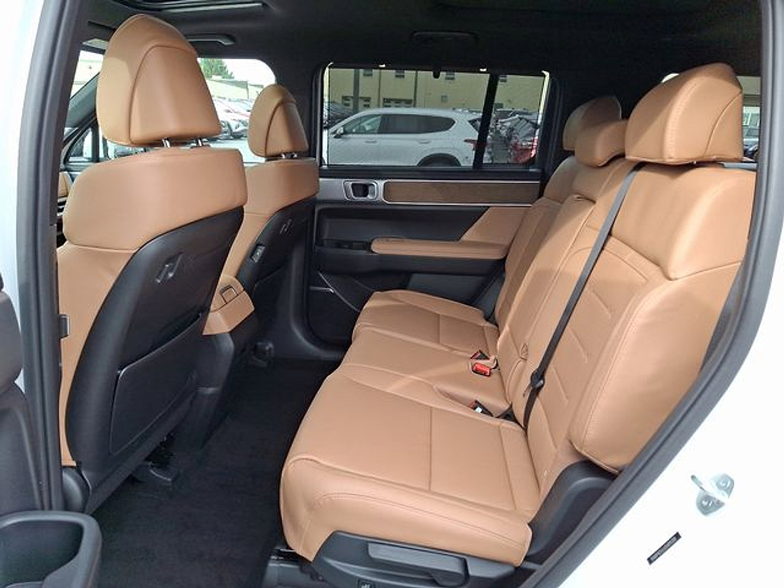 Used 2025 Hyundai Santa Fe Limited AWD/4WD image 6