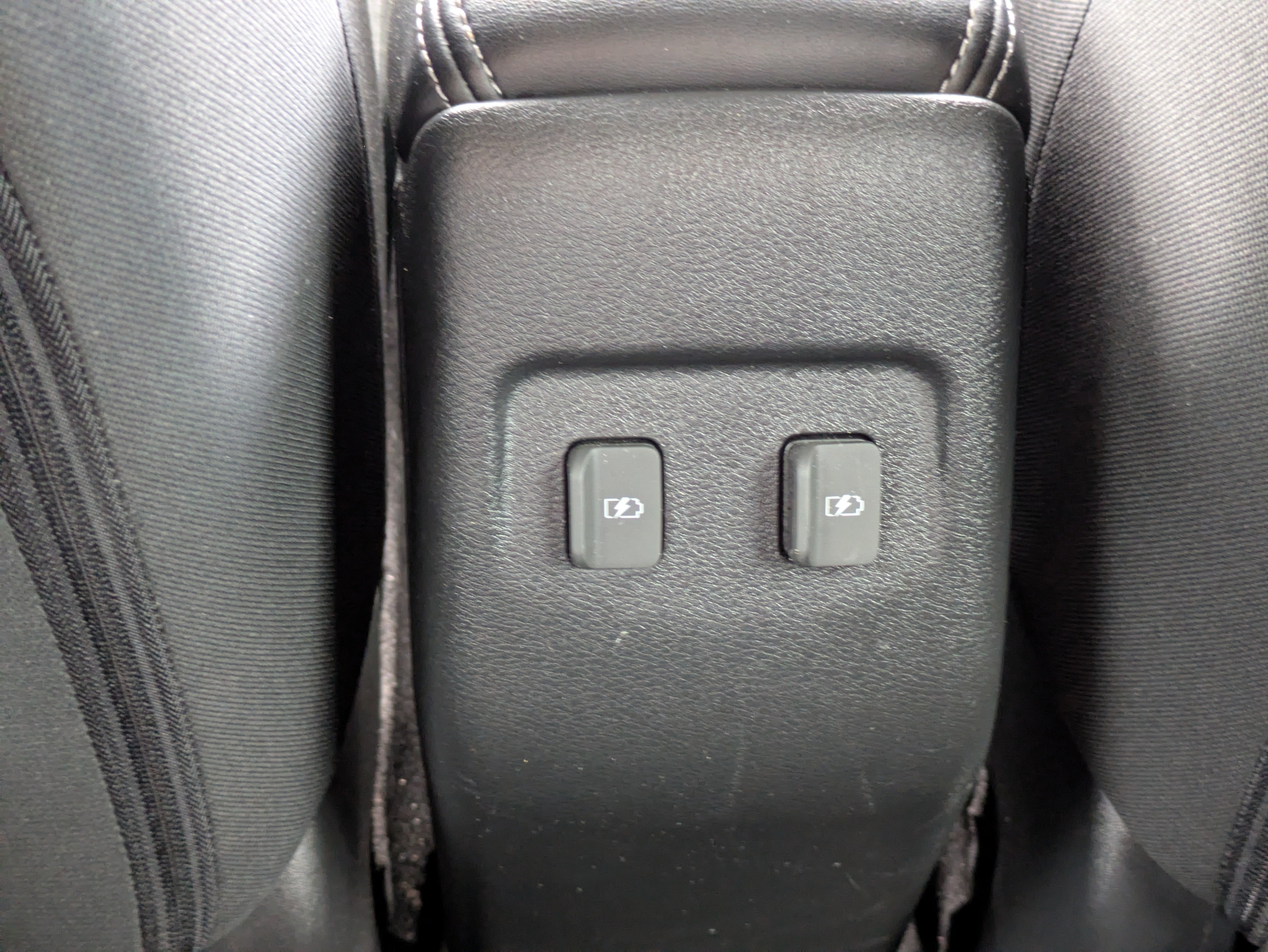 Used 2021 Nissan Kicks SR FWD image 30