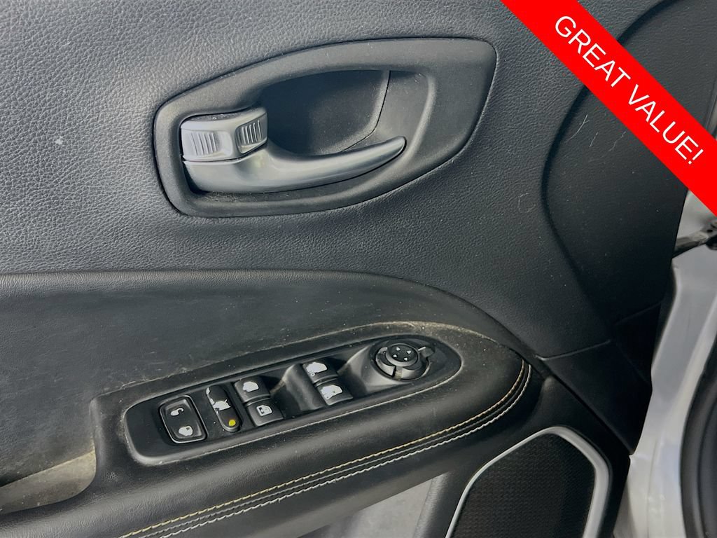 Used 2018 Jeep Compass Latitude w/ Popular Equipment Group AWD/4WD image 12