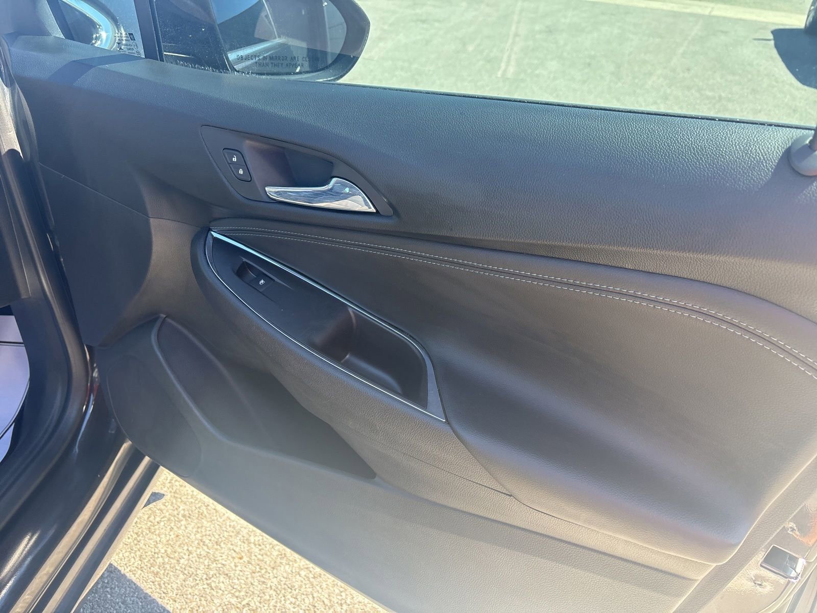 Used 2017 Chevrolet Cruze Premier FWD image 18