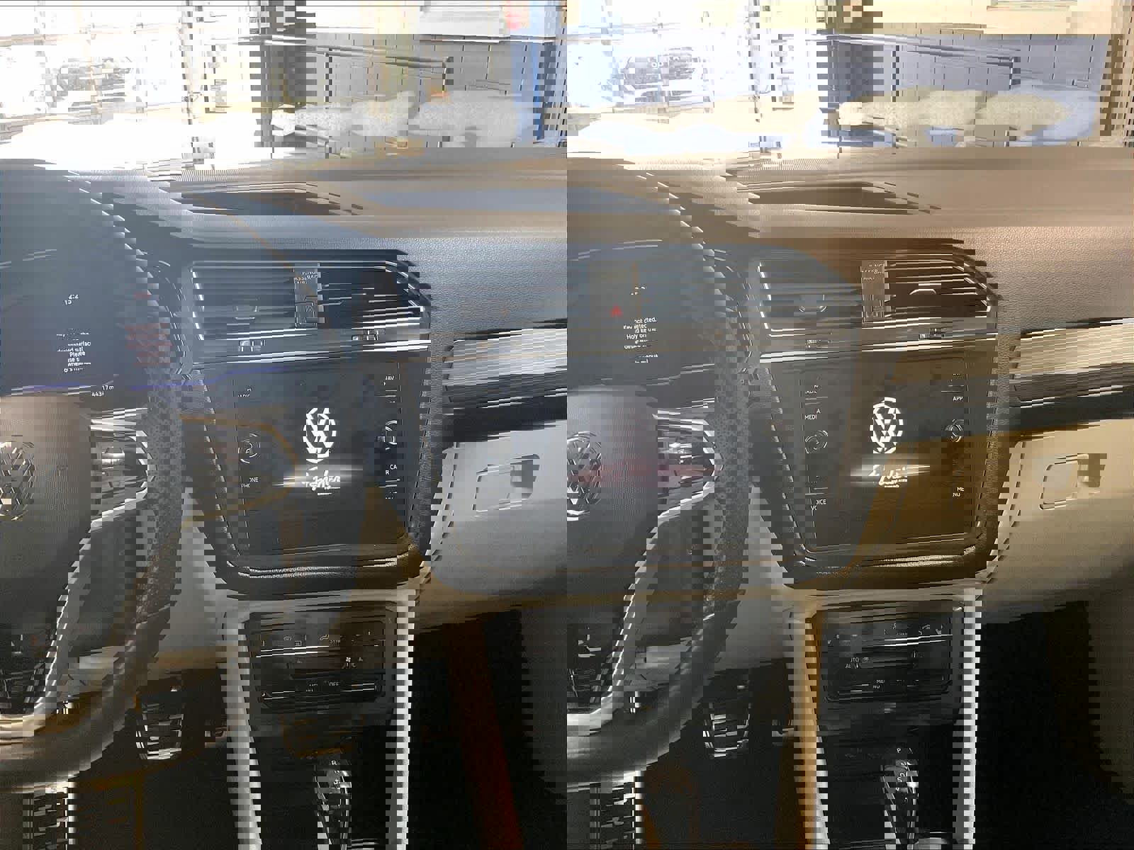 Used 2022 Volkswagen Tiguan SEL R-Line AWD/4WD image 18