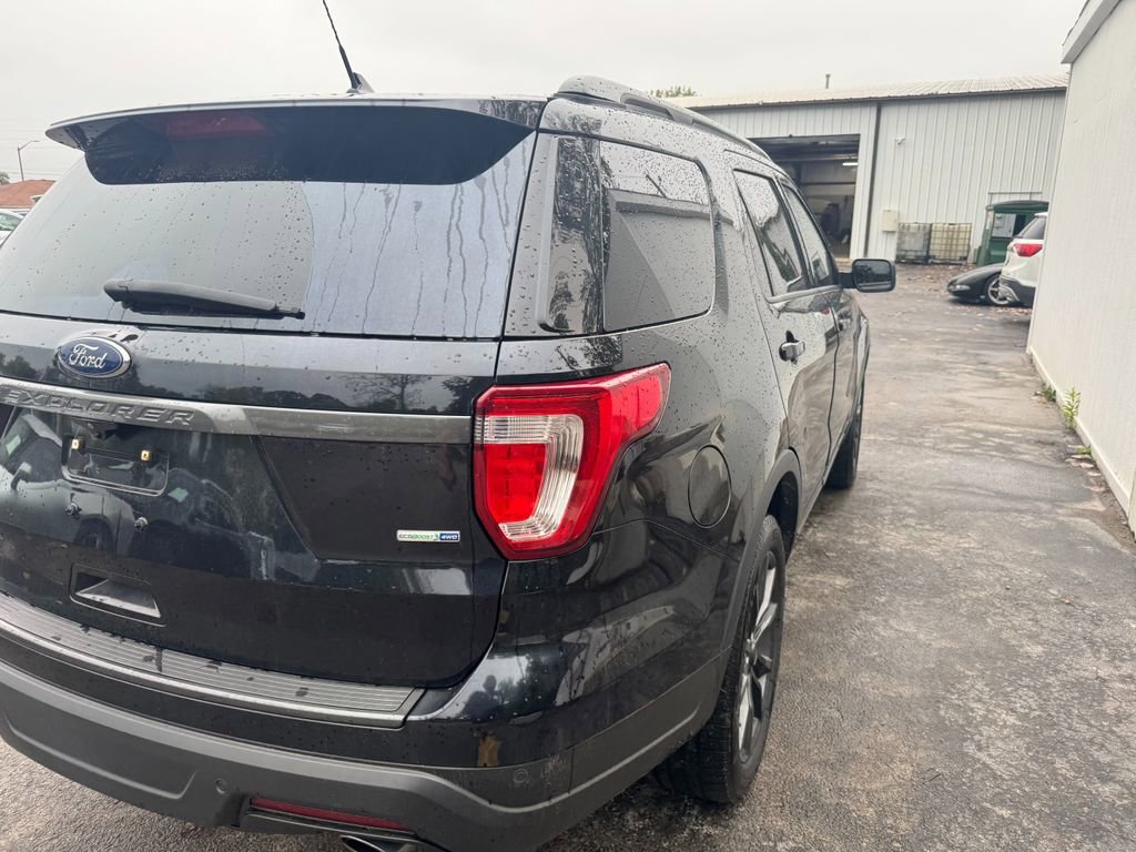 Used 2019 Ford Explorer XLT w/ Equipment Group 202A image 4