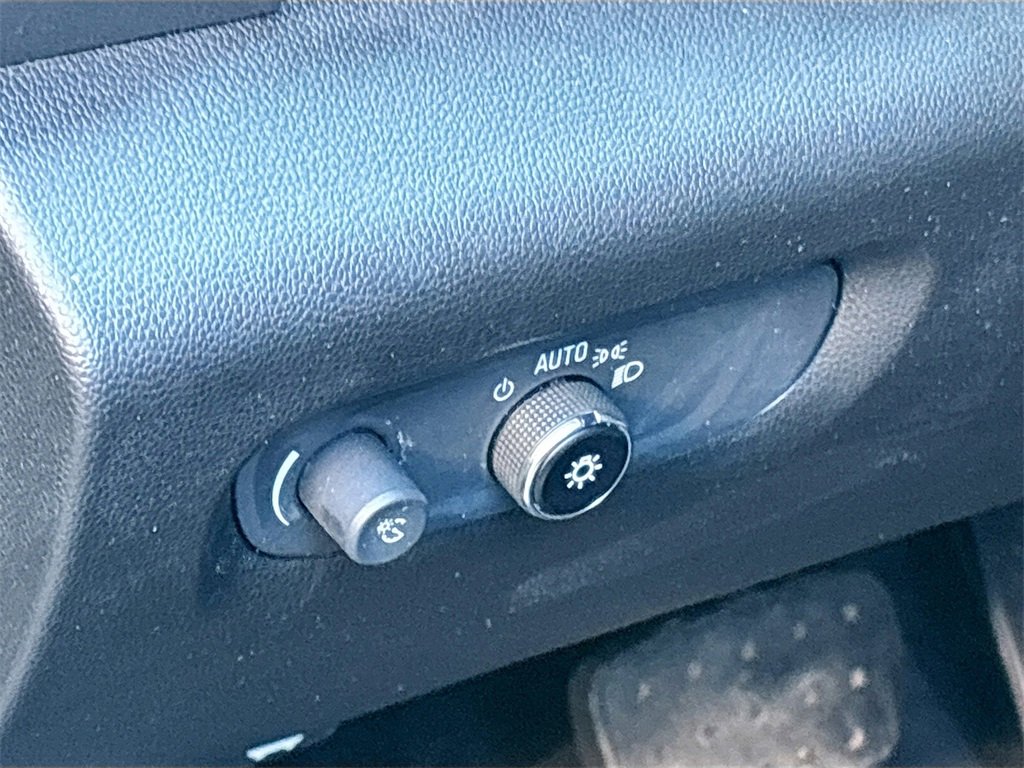 Used 2023 Chevrolet Traverse LT image 10