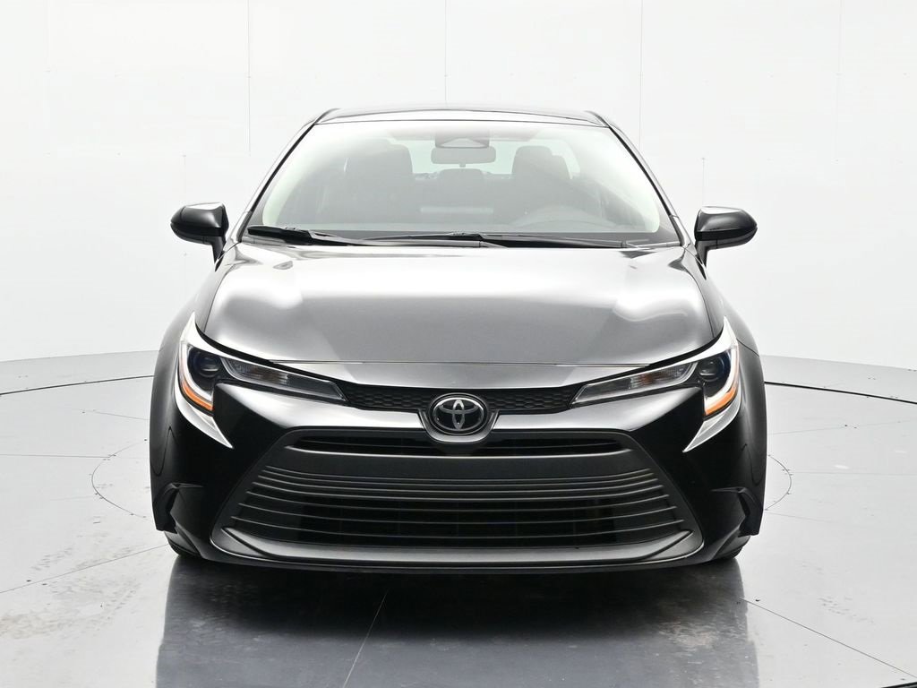 Used 2023 Toyota Corolla LE image 2