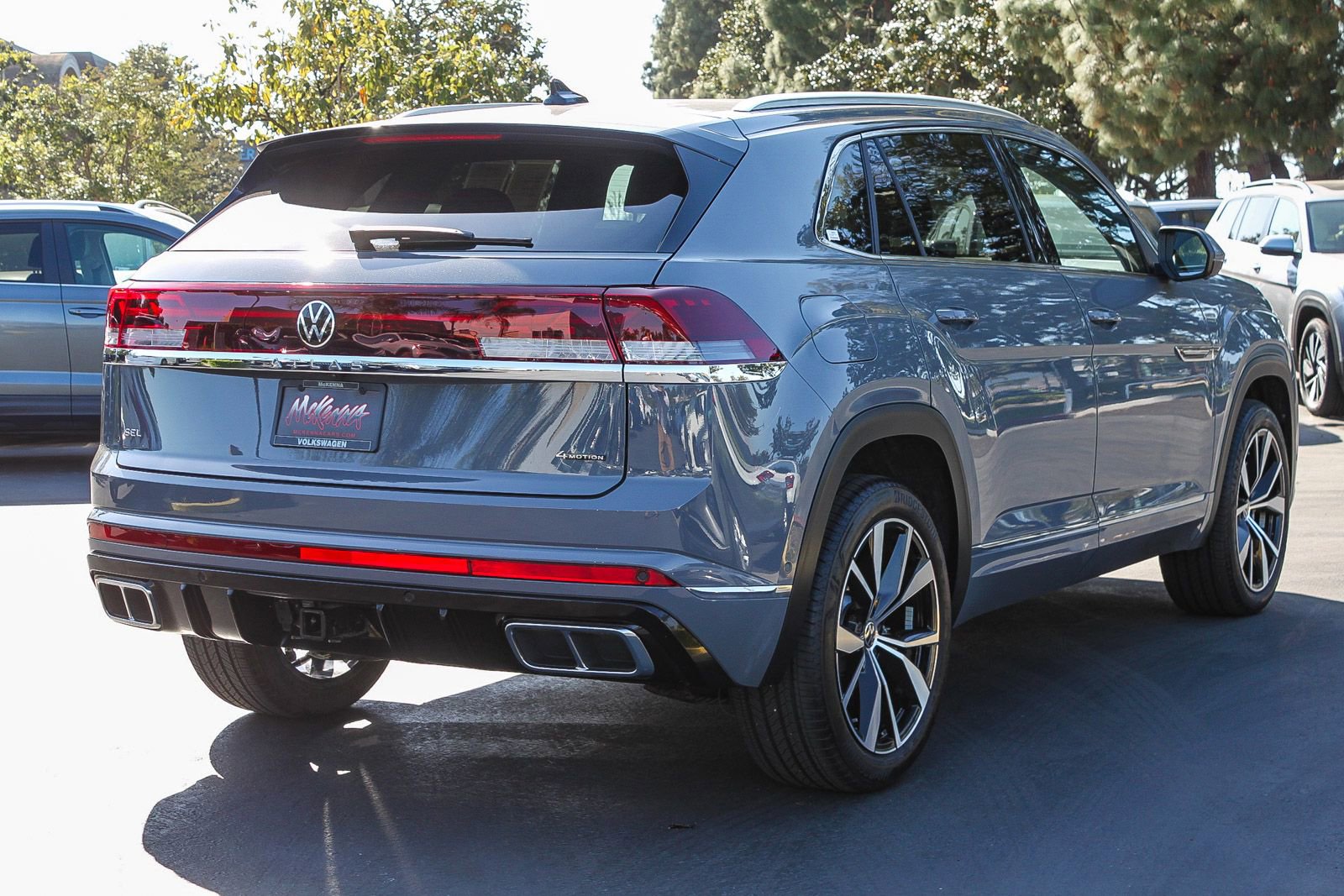 Used 2025 Volkswagen Atlas Cross Sport SEL Premium R-Line AWD/4WD image 6