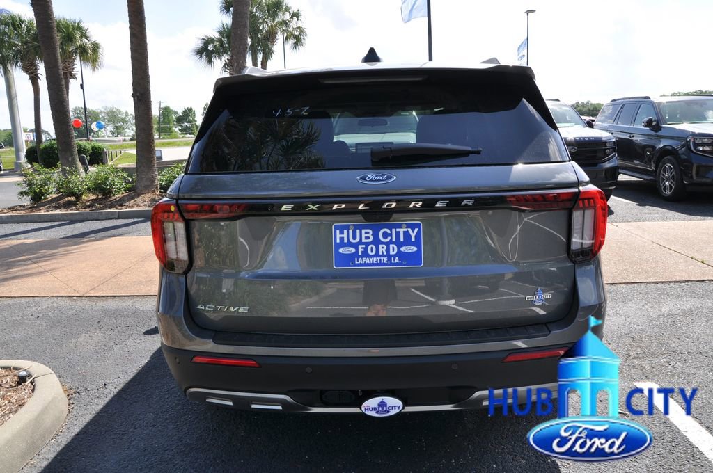 New 2026 Ford Explorer Active RWD image 4