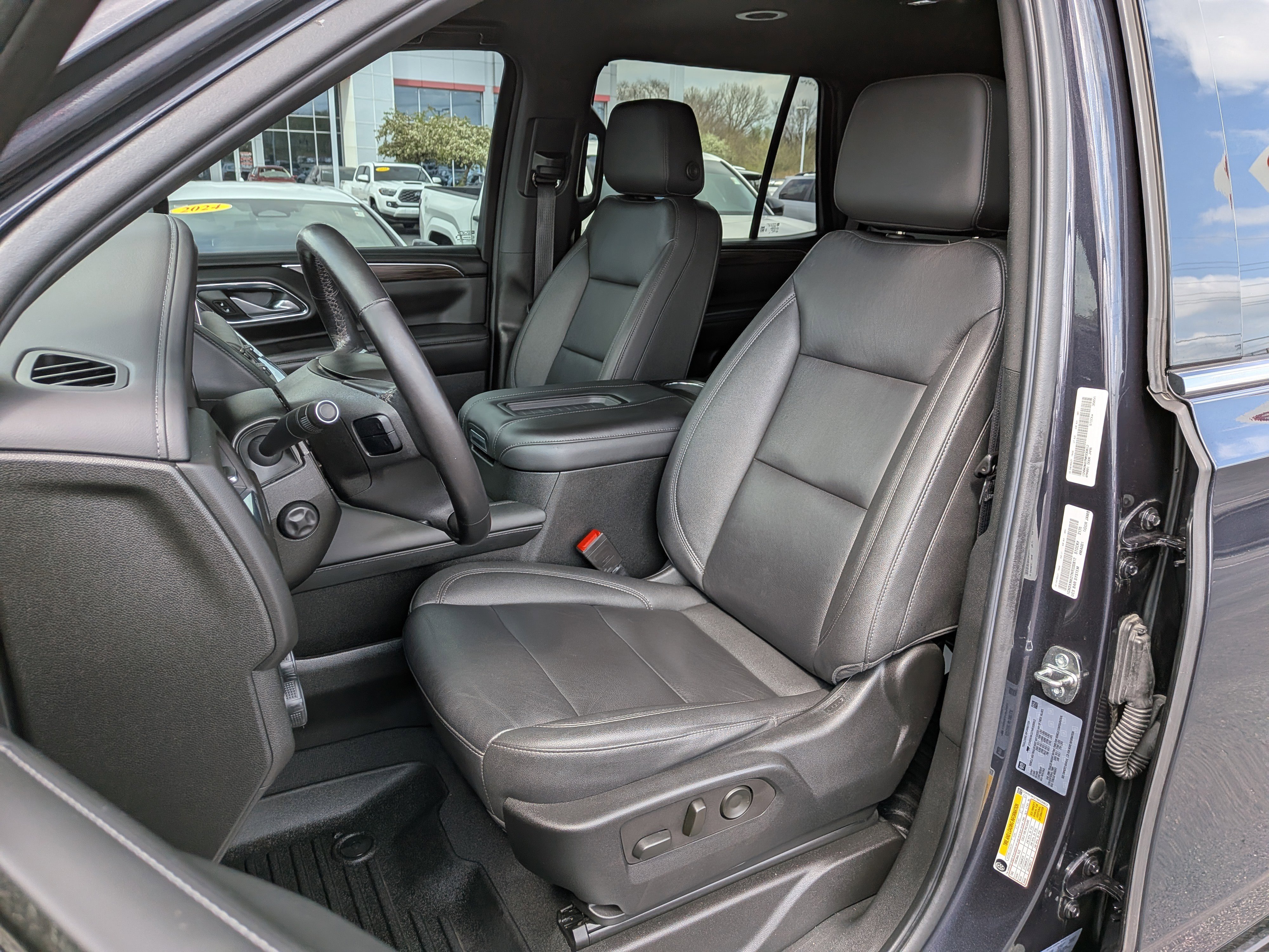 Used 2022 Chevrolet Tahoe LT w/ Luxury Package AWD/4WD image 13