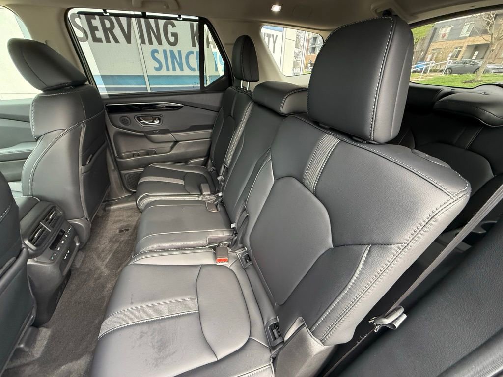 Used 2025 Honda Pilot EX-L image 30