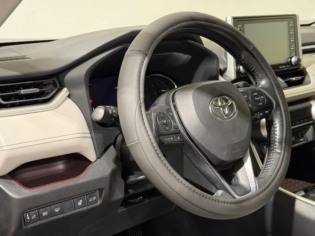 Used 2019 Toyota RAV4 Limited w/ Cold Weather Package AWD/4WD image 17