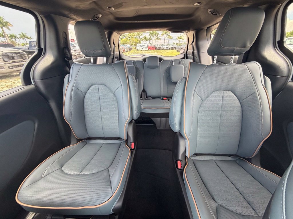 New 2027 Chrysler Pacifica Pinnacle w/ Theater Group FWD image 28